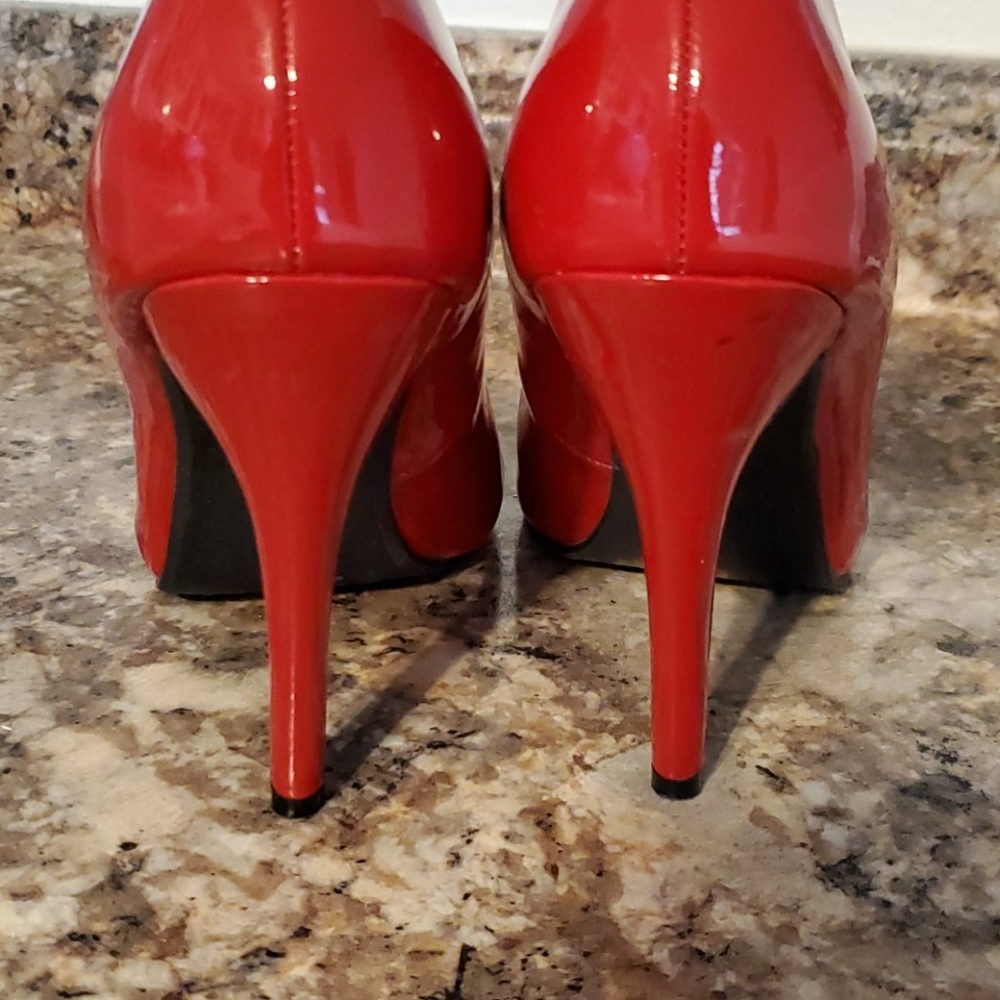 Heels Red - Picture 2 of 4